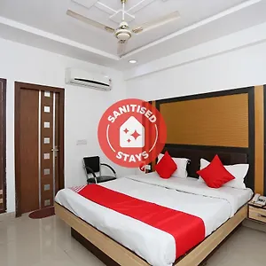 *** Hotel Oyo 13125 Gwal Palace India